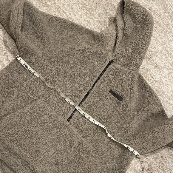 Sold ESSENTIALS - FEAR OF GOD
2022 Polar Fleece Half Zip Hoodie
Size M/L - Picture 5 of 11